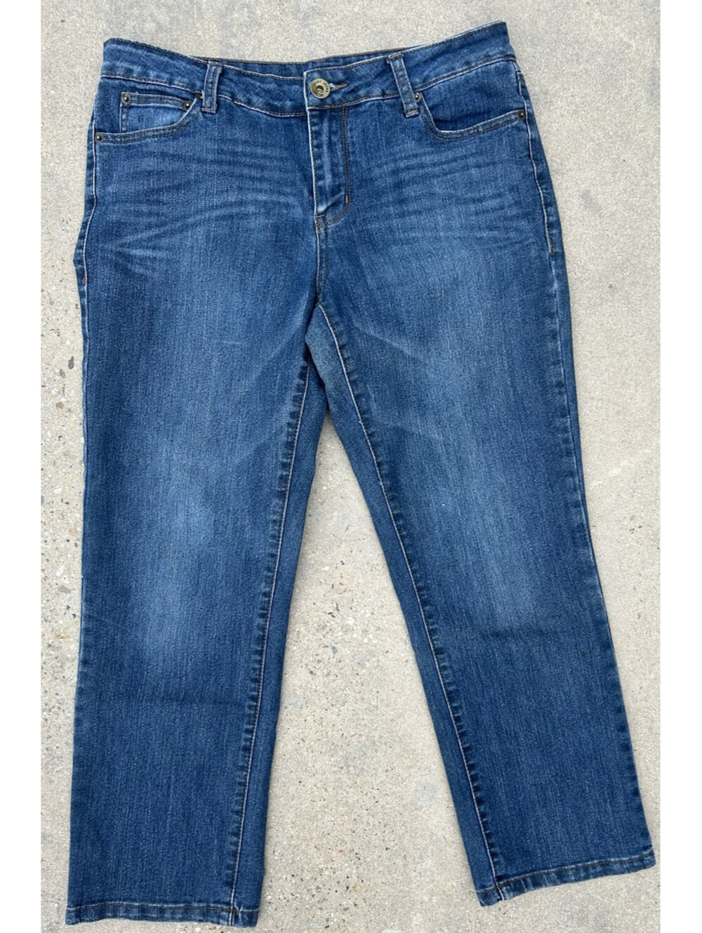 DKNY Capri Jeans Women's 10 Denim Blue Jeans Mid-Rise Straight Light Thigh Fade.
